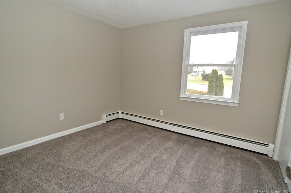 8 Cynthia Ct, Branford CT  06405-4740 exterior