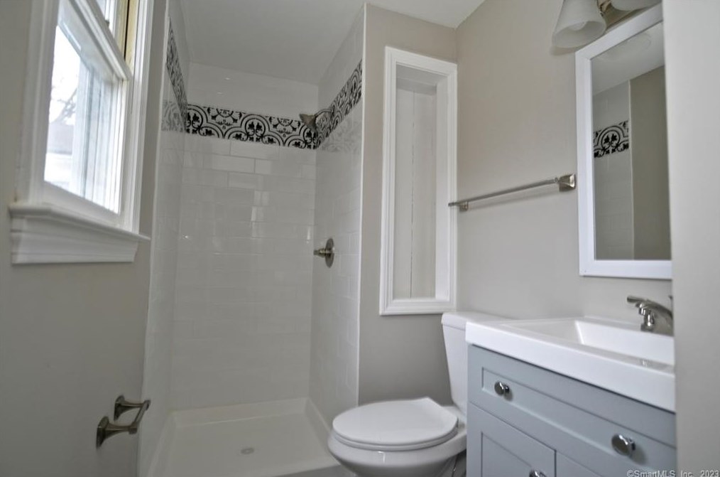 8 Cynthia Ct, Branford CT  06405-4740 exterior
