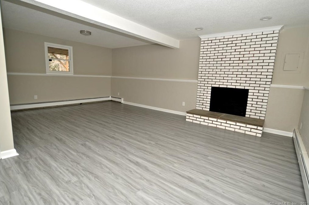 8 Cynthia Ct, Branford CT  06405-4740 exterior