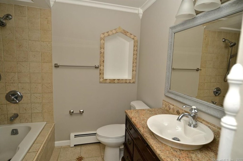 8 Cynthia Ct, Branford CT  06405-4740 exterior
