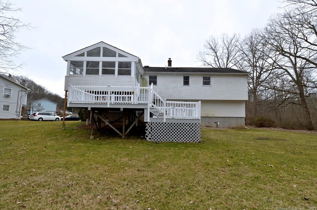 8 Cynthia Ct, Branford CT  06405-4740 exterior