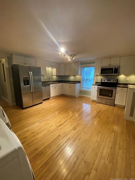 12 Division St, Manchester, CT 06040