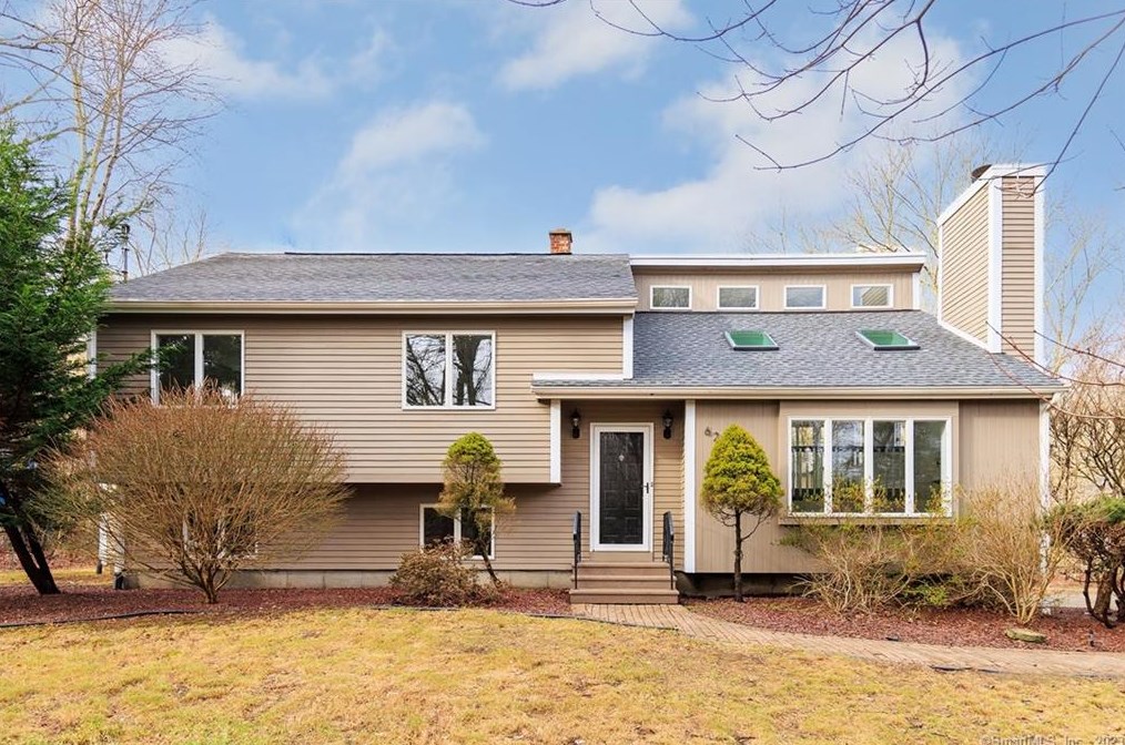 629 Voluntown Rd, Norwich, CT 06351