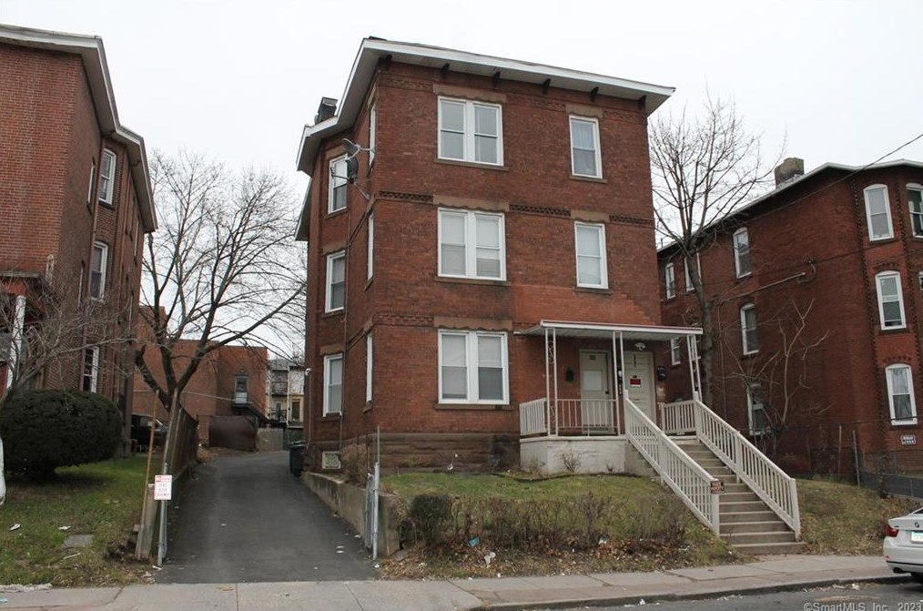 179 Babcock St, Hartford CT  06106-1304 exterior