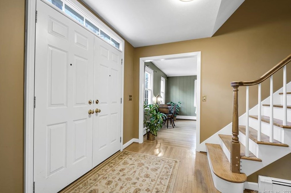 56 Juniper Ln, Glastonbury, CT 06033