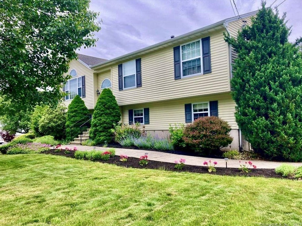 32 Marsh Hill Rd, Union City, CT 06770 exterior