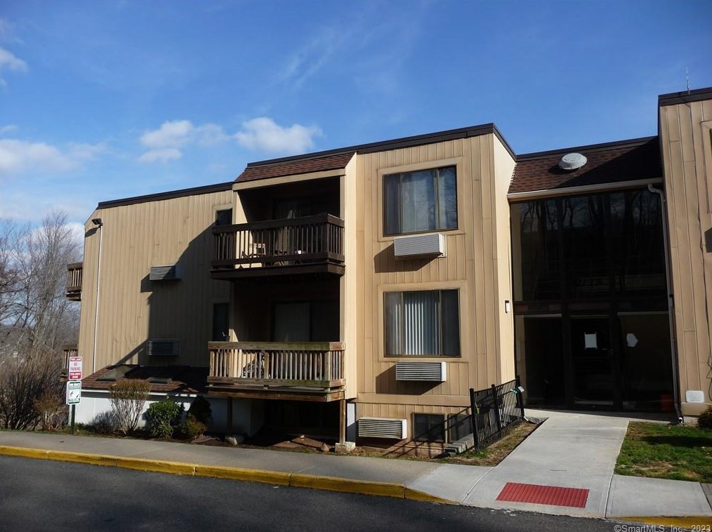175 Mill Pond Rd #231, New Haven, CT 06514