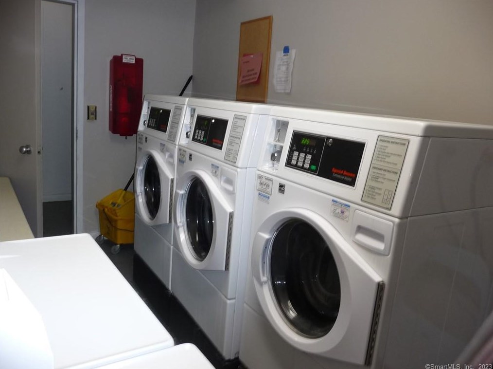 175 Mill Pond Rd, New Haven CT 06514-1726 exterior