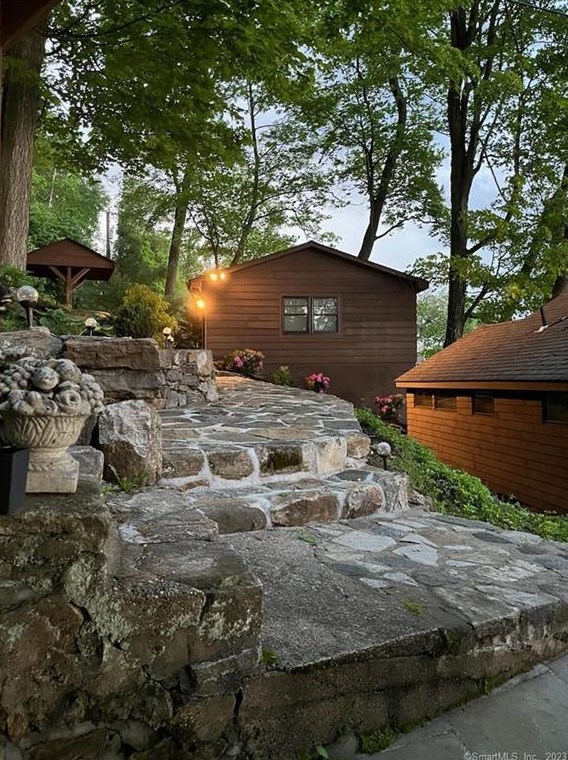 33 Deer Run, Danbury, CT 06812