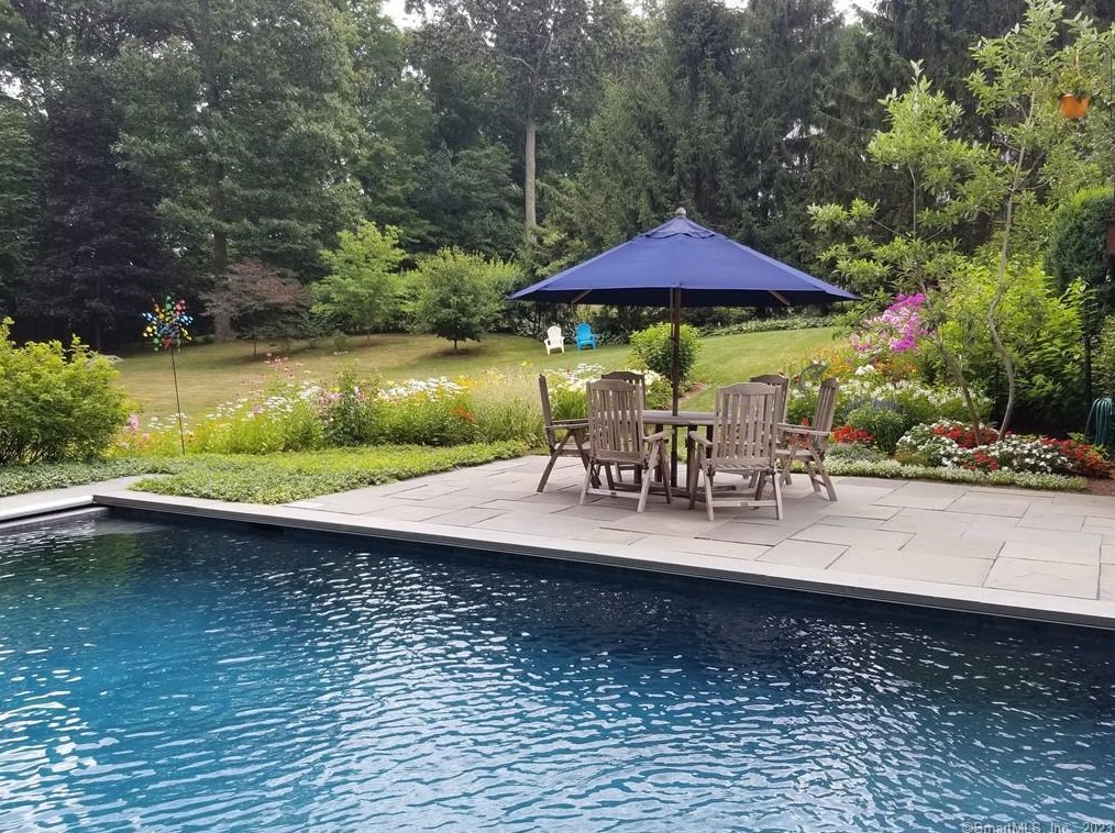 36 Rolling Hill Rd, Ridgefield, CT 06877
