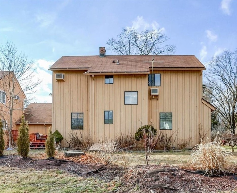4 Hazel Ct, Simsbury CT  06070-2409 exterior