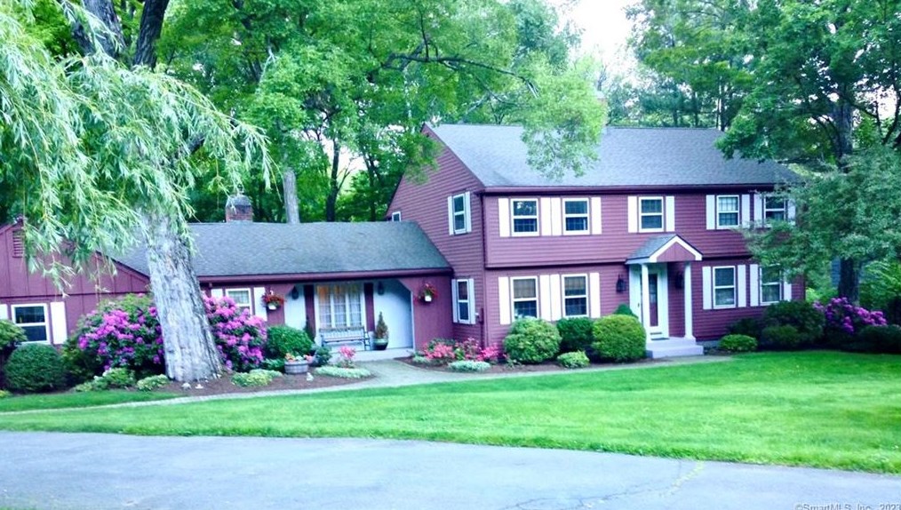 130 Beacon Hill Dr, Hartford, CT 06117-1006