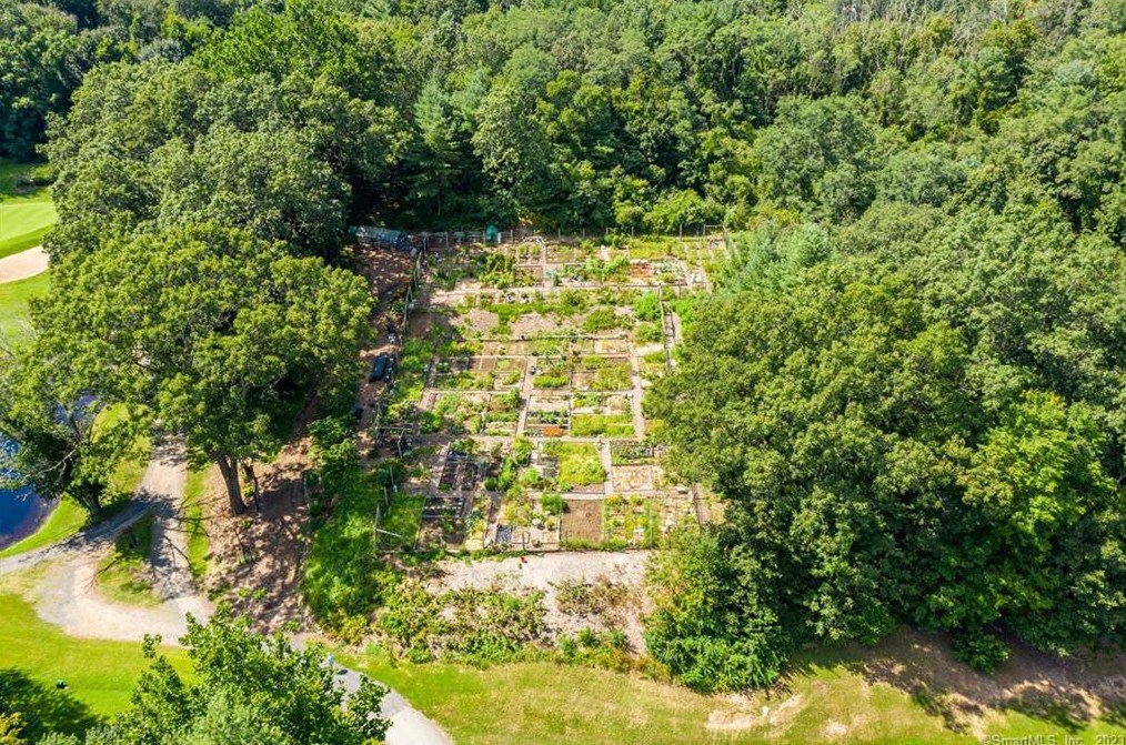 14 Cottonwood Dr, Avon CT  06001-4516 exterior