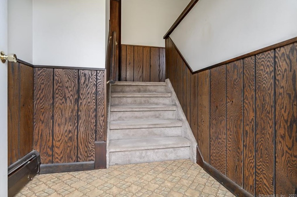 16 Vining Rd, Bethel, CT 06801