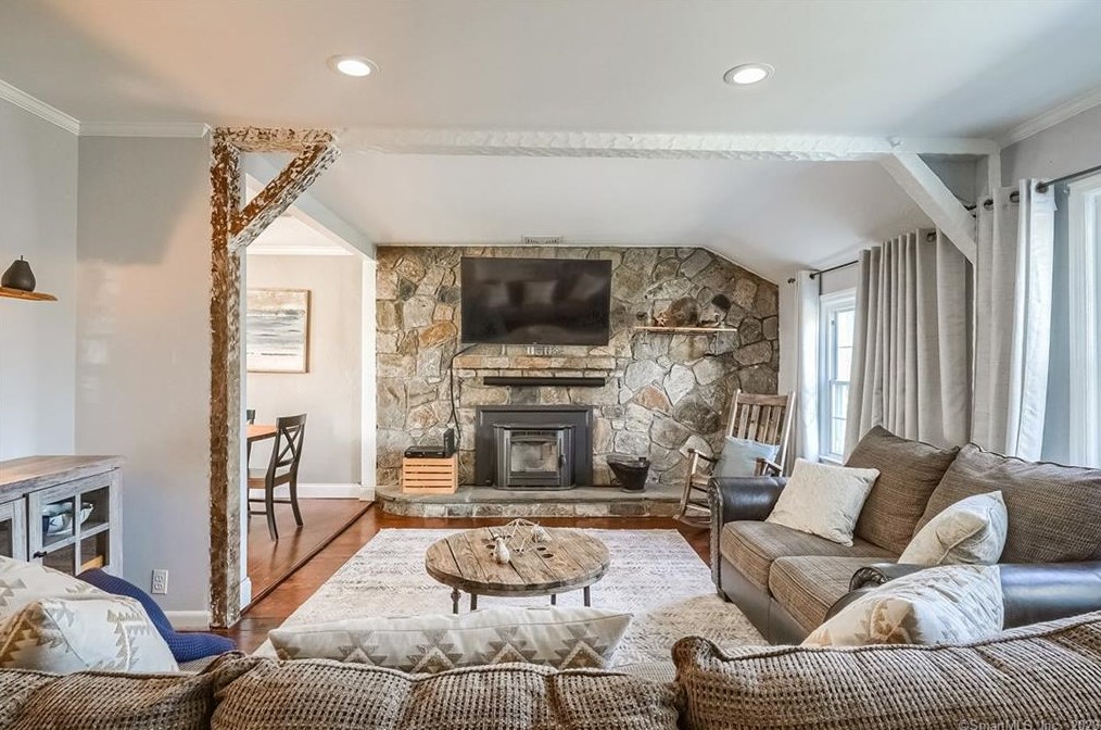 29 Sutton Dr, Stamford, CT 06906-2107