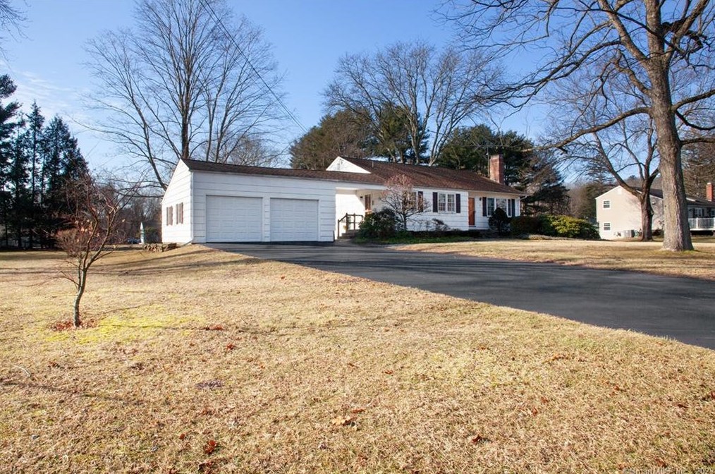 9 Parsons Dr, Simsbury, CT 06089