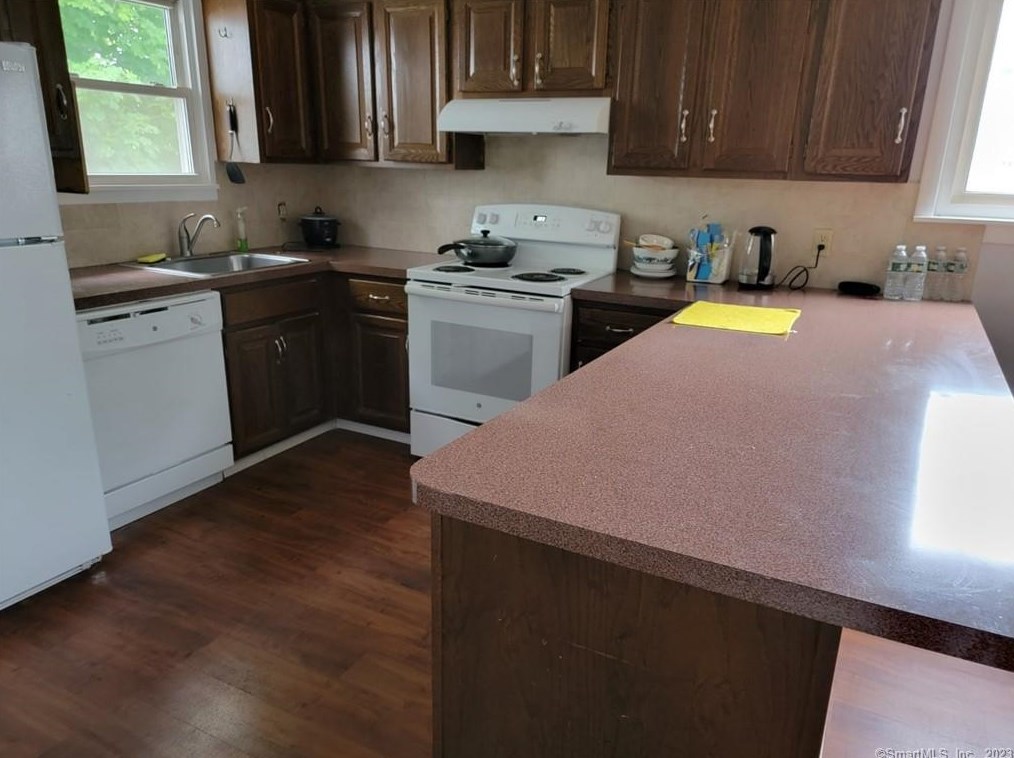 76 Maple St #b, Branford, CT 06405