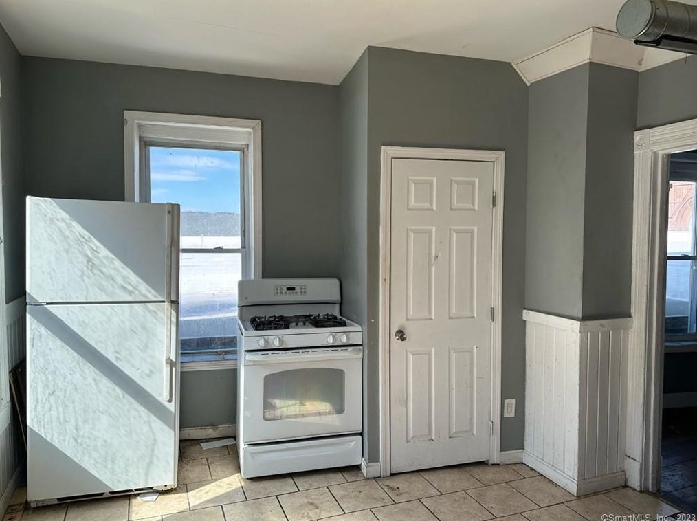 160 W Main St #2w, Meriden, CT 06451