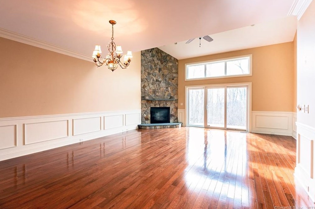 101 Church Rd #9, Southbury, CT 06488