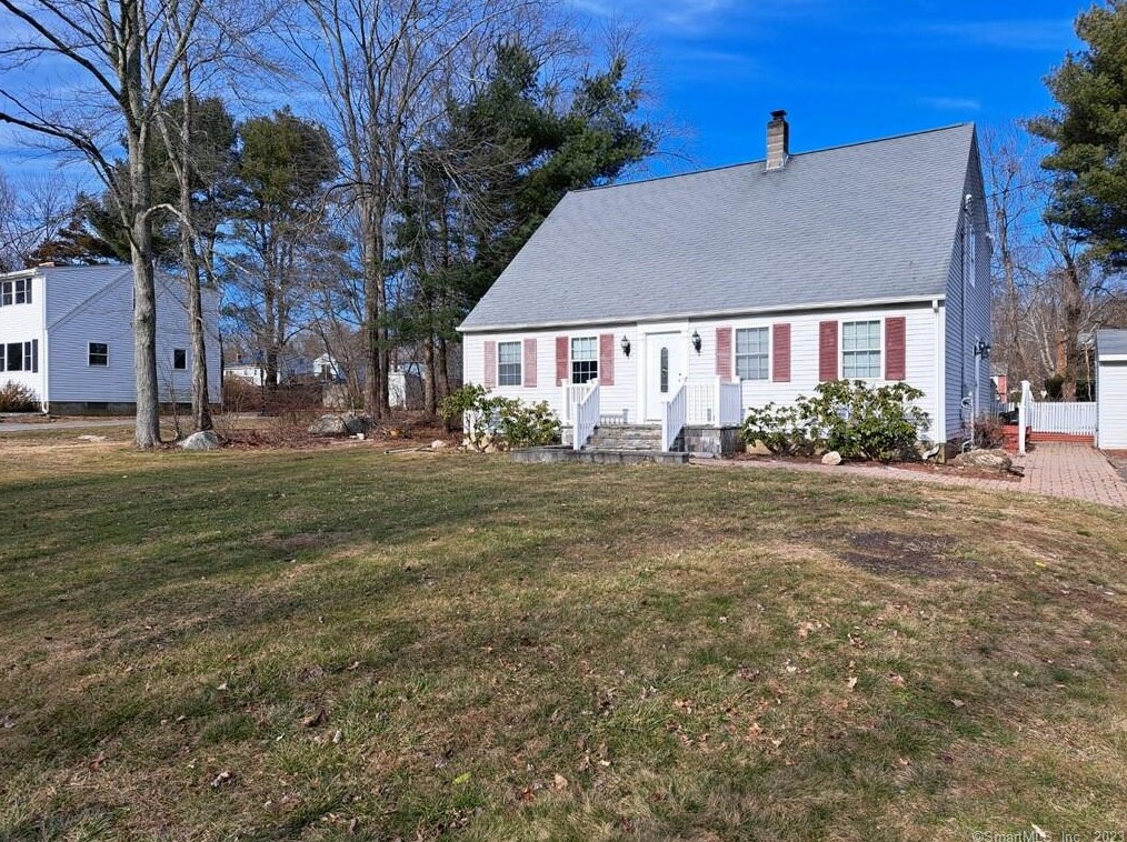 123 Chestnut Dr, Colchester, CT 06415