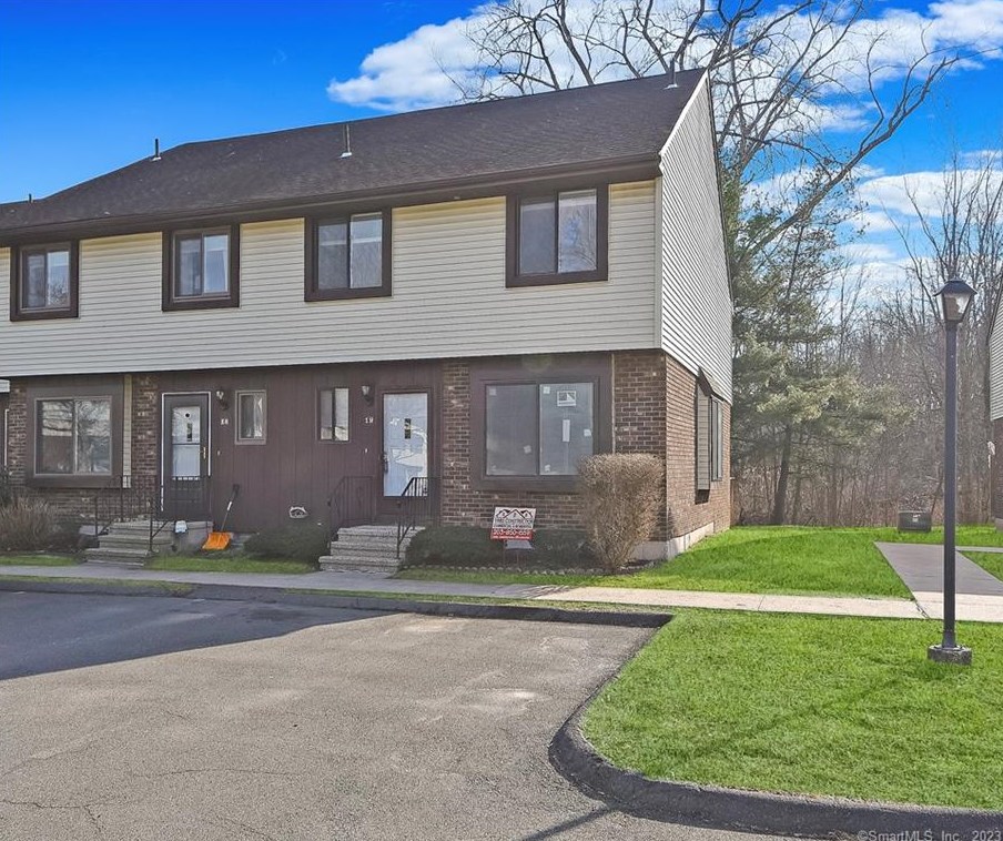 19 Robin Brook Dr #19, Hartford, CT 06111