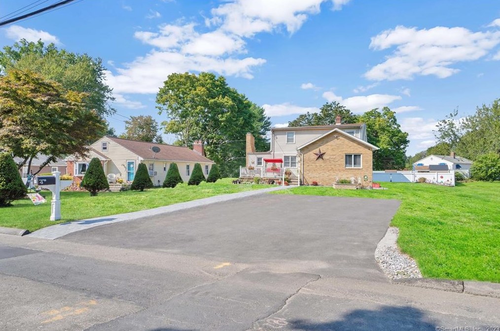 4 Laurel Ave, Derby, CT 06418