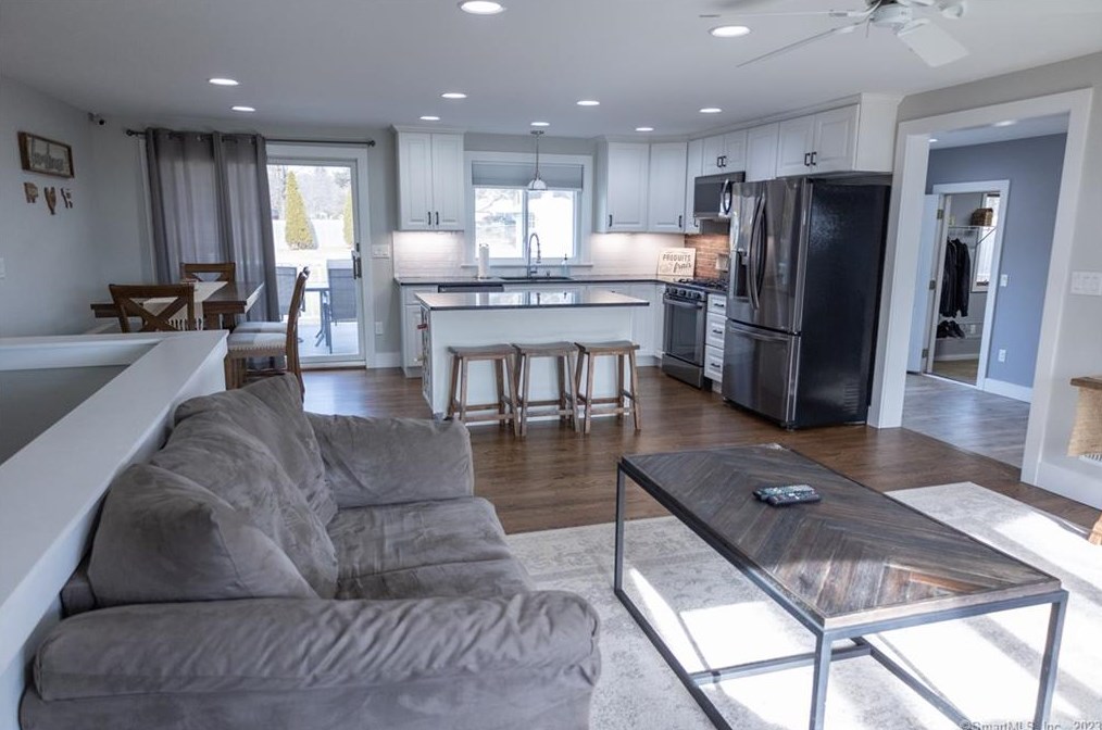 140 Farnham Rd, Wapping, CT 06074