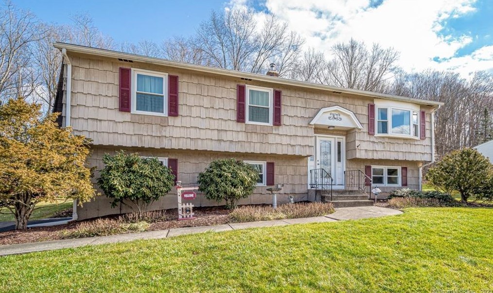 301 Deerfield Dr, Kensington, CT 06037