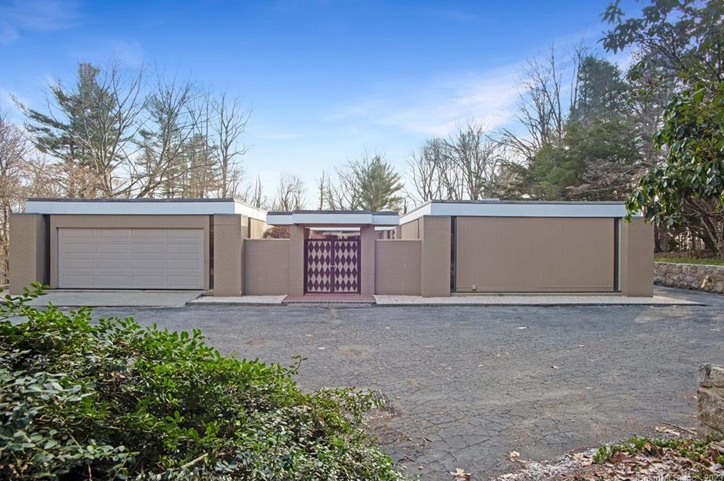 93 Carriage Rd, Wilton, CT 06897