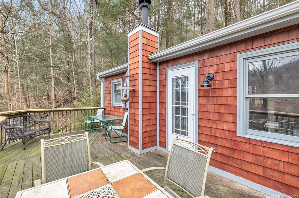 141 Edgelake Dr, Sandy Hook, CT 06482