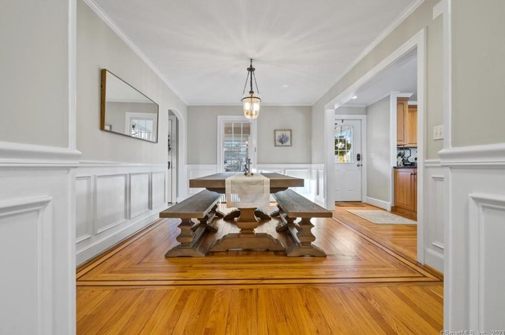 92 Grove St, Clinton CT  06413-1907 exterior