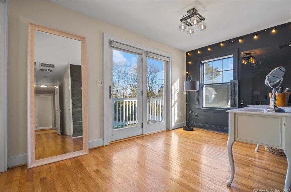92 Grove St, Clinton CT  06413-1907 exterior