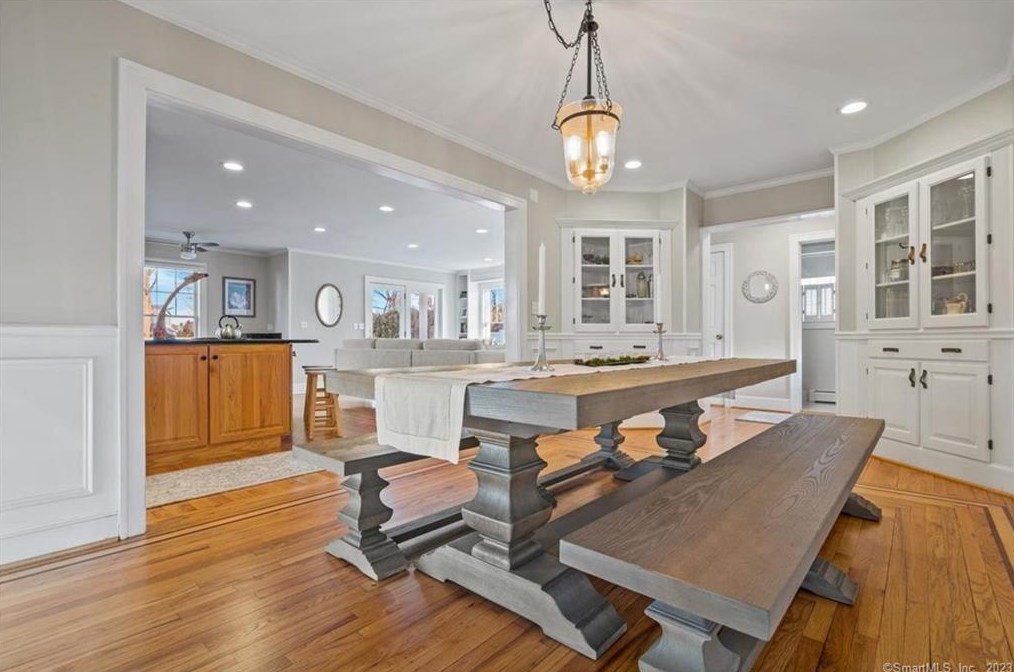 92 Grove St, Clinton CT  06413-1907 exterior