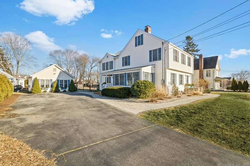 92 Grove St, Clinton CT  06413-1907 exterior