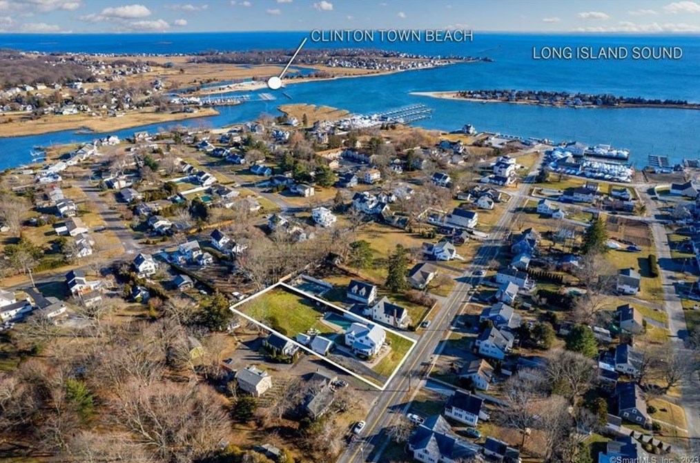 92 Grove St, Clinton CT  06413-1907 exterior