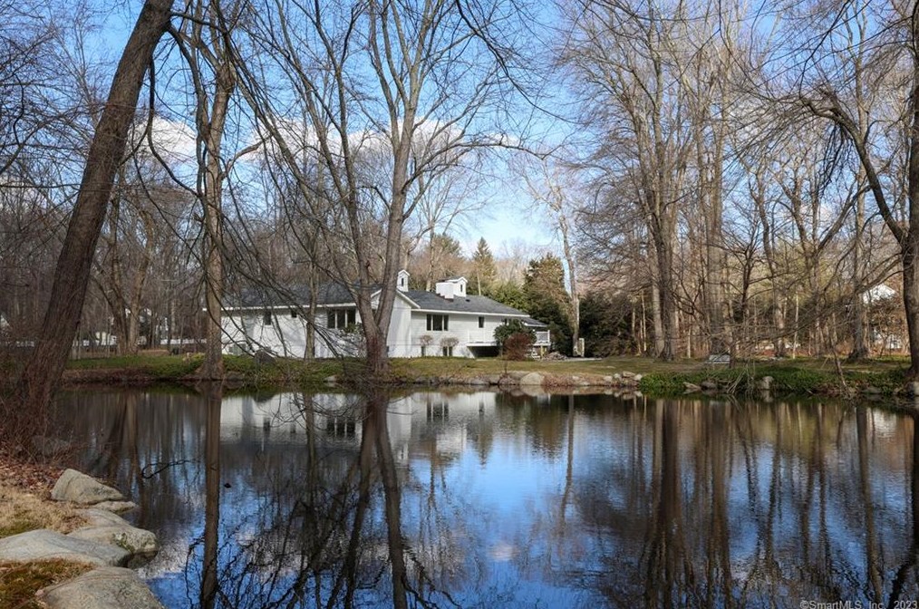 134 Braeburn Dr, New Canaan, CT 06840