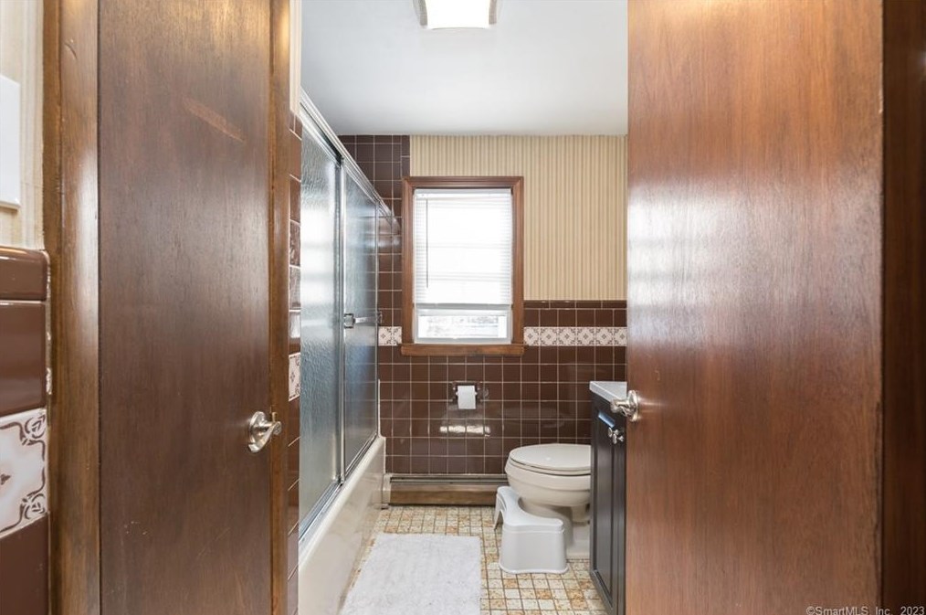 5 Depietro Dr, Hartford CT  06118-2015 exterior