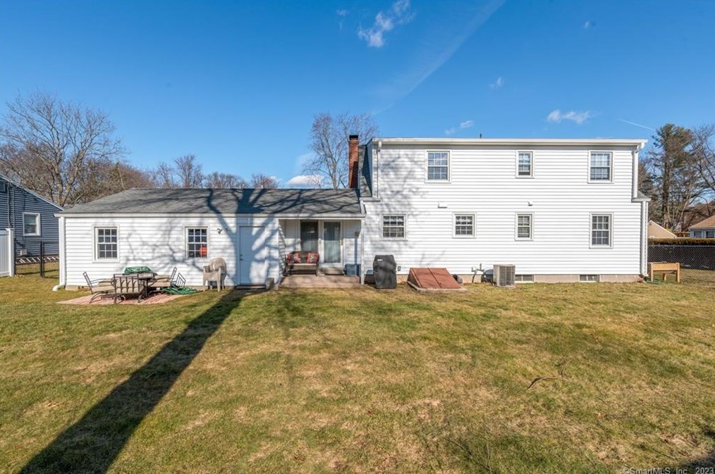 5 Depietro Dr, Hartford CT  06118-2015 exterior