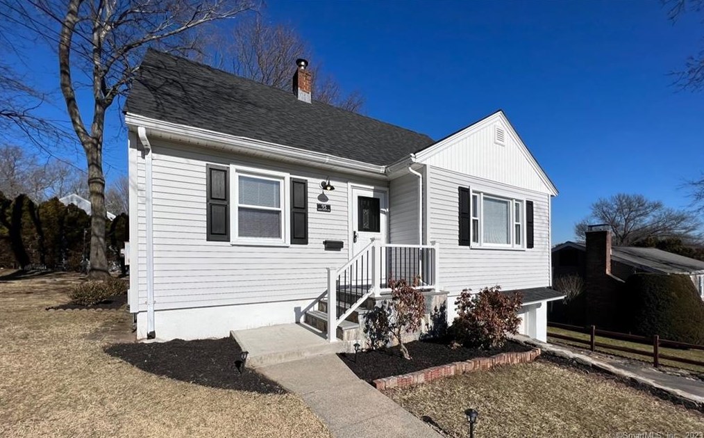 95 Middlebrooks Ave, Bridgeport, CT 06611