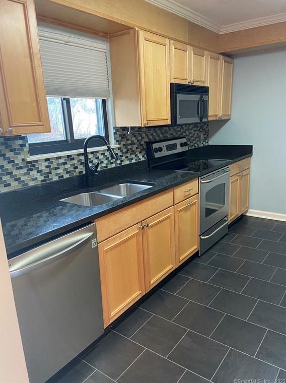 100 Hope St #37, Stamford, CT 06906