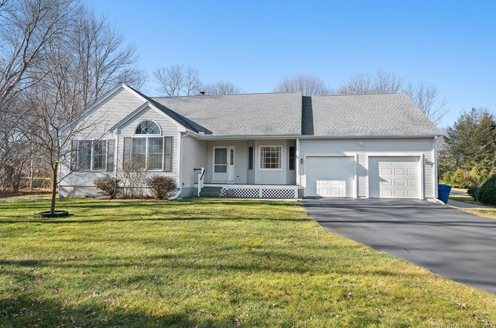 65 Great Neck Rd, Waterford, CT 06385