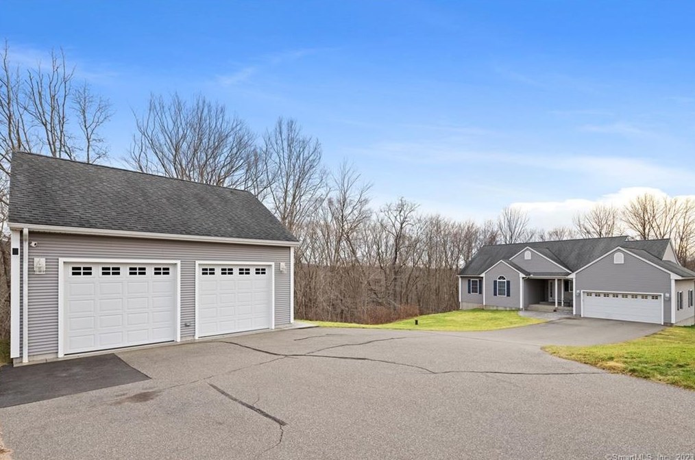 14 Apple Ln, Moodus, CT 06469