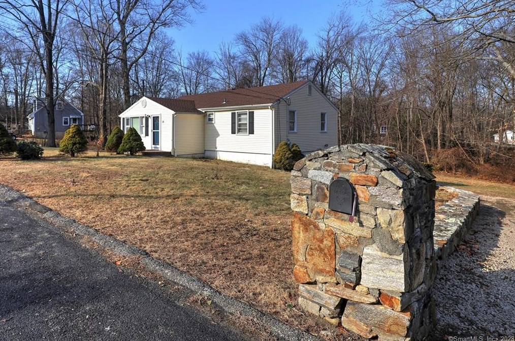 16 Rugby Rd, Huntington, CT 06484