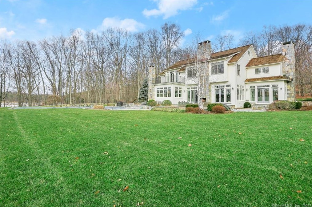 65 Edgewater Dr, Wilton, CT 06897