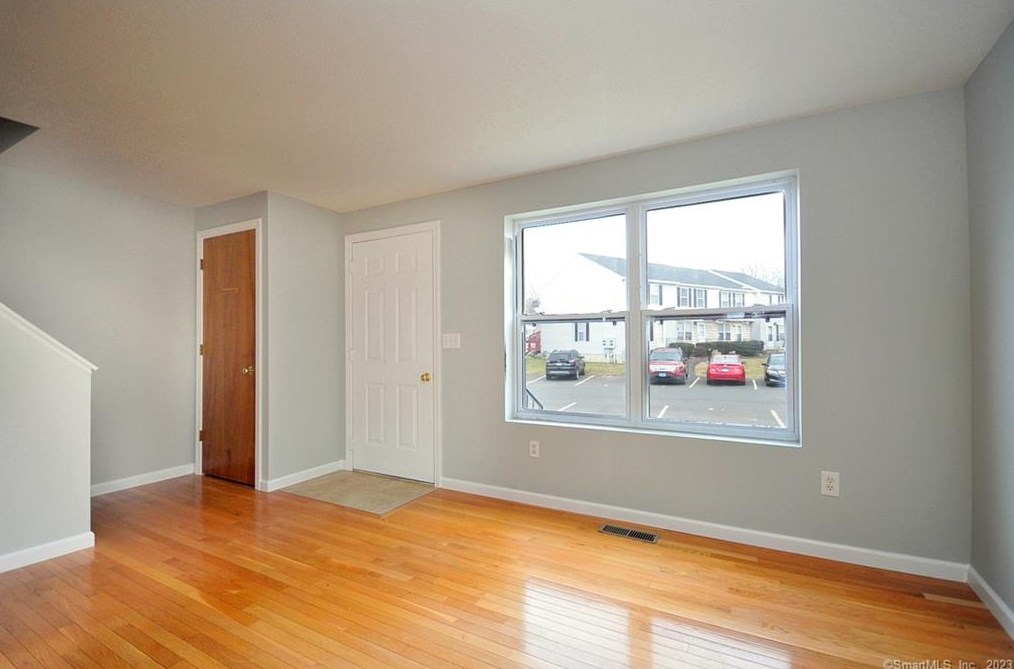 5 Holly Ln #5, Glastonbury, CT 06033