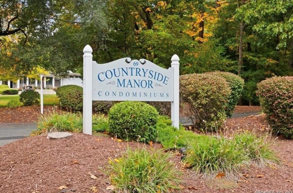 69 Northwest Dr Apt 49, Plainville, CT 06062