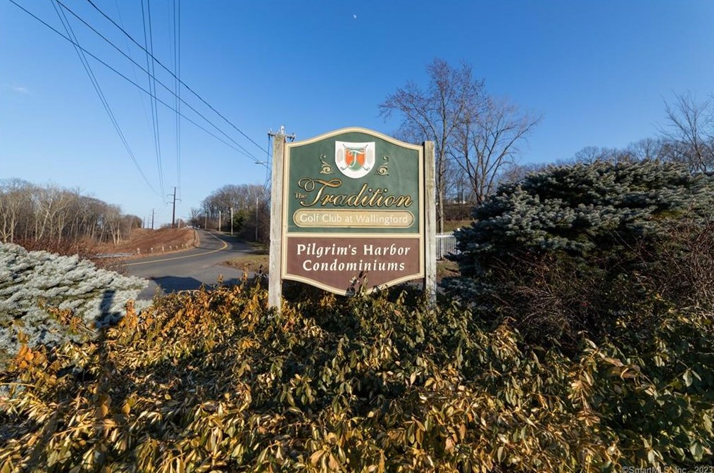 2 Pilgrim Hbr, Wallingford CT  06492-5440 exterior