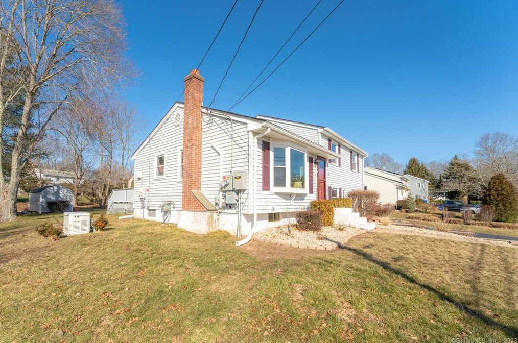 78 Rhonda Dr, Mystic, CT 06355