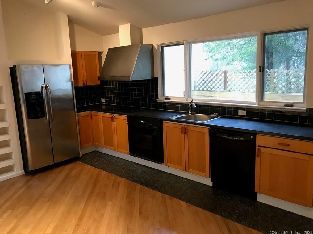 27 Campbell Dr, Stamford, CT 06903