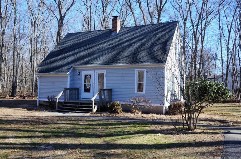 119 Hillcrest Rd, Niantic, CT 06357